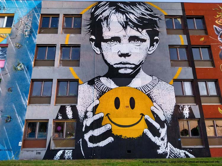Enfant au smiley