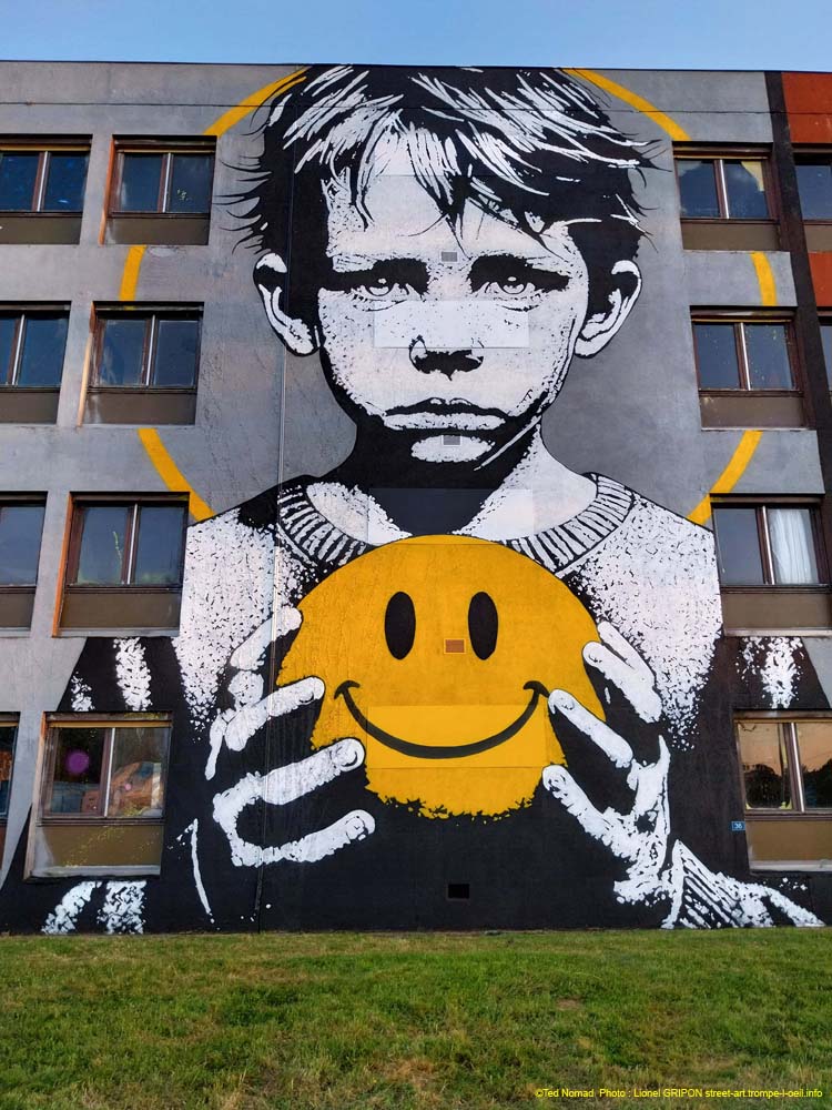 Enfant au smiley