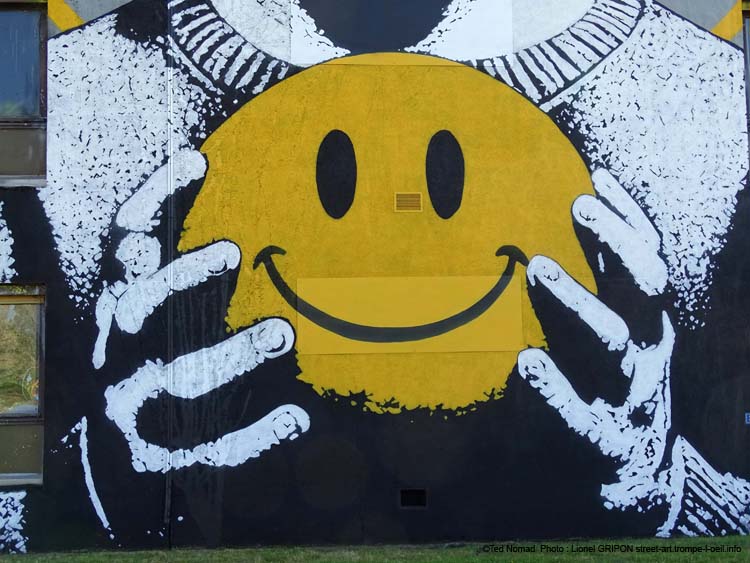 Enfant au smiley