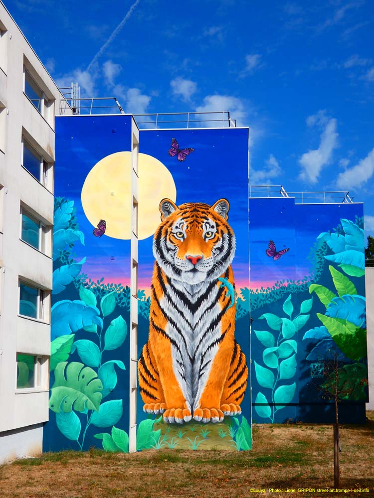 Tigre et papillons