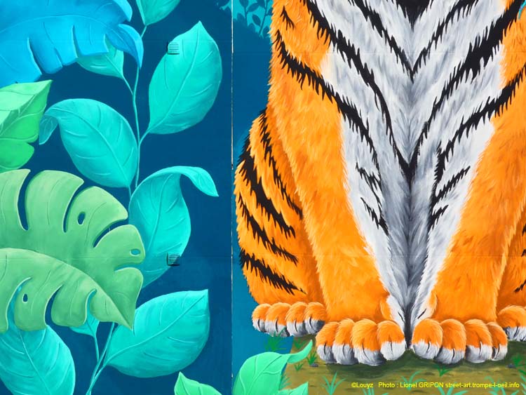 Tigre et papillons