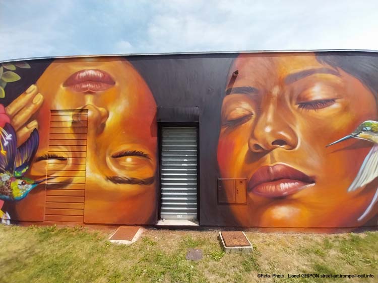 Femme et colibri