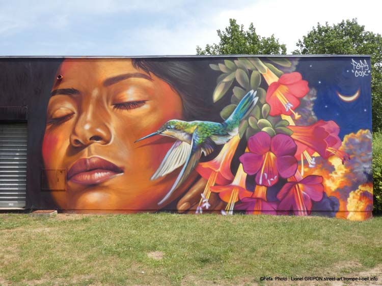 Femme et colibri