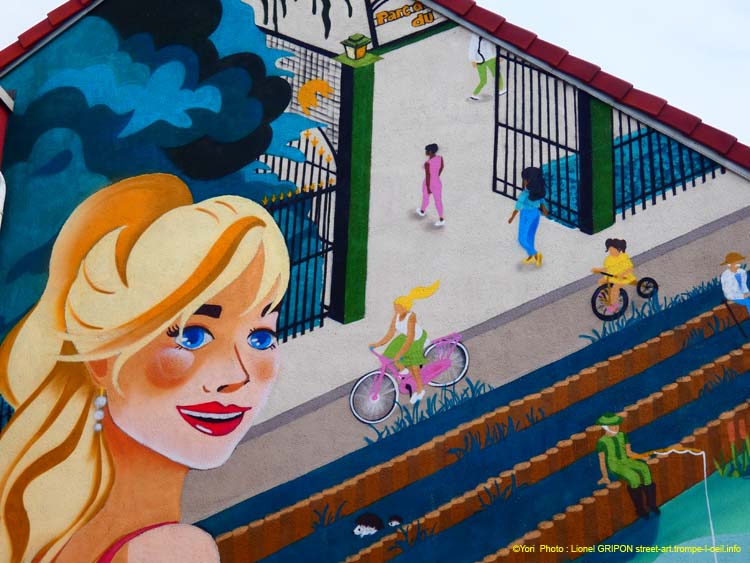 Femme au bord du canal