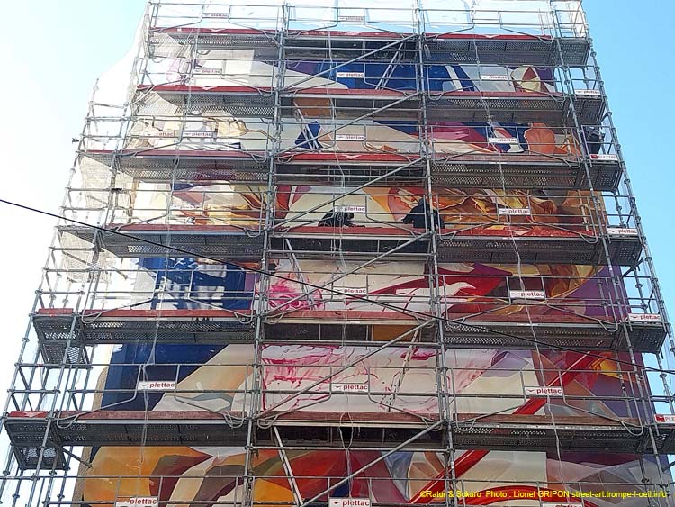 De plastique habillée