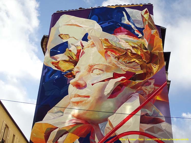 De plastique habillée