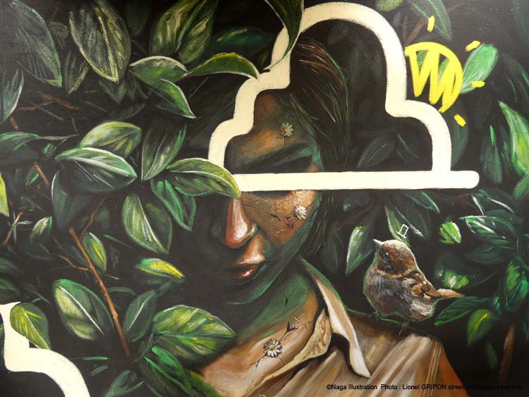 Noyée dans la verdure