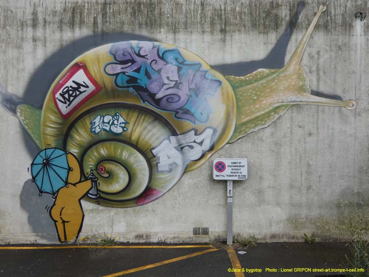 Gouzou et escargot