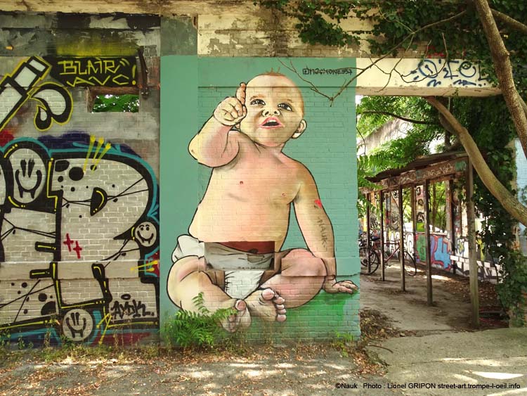 Bébé en couche