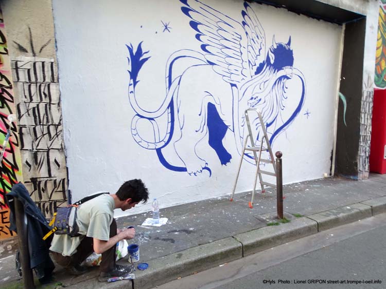 Tigre ailé et serpent