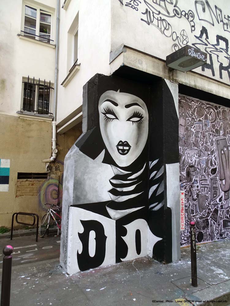 Demoiselle en boîte