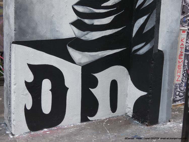 Demoiselle en boîte