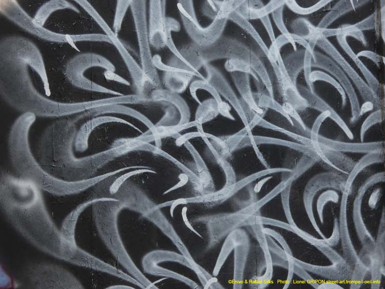 Le mur-180 Enivo et Silks