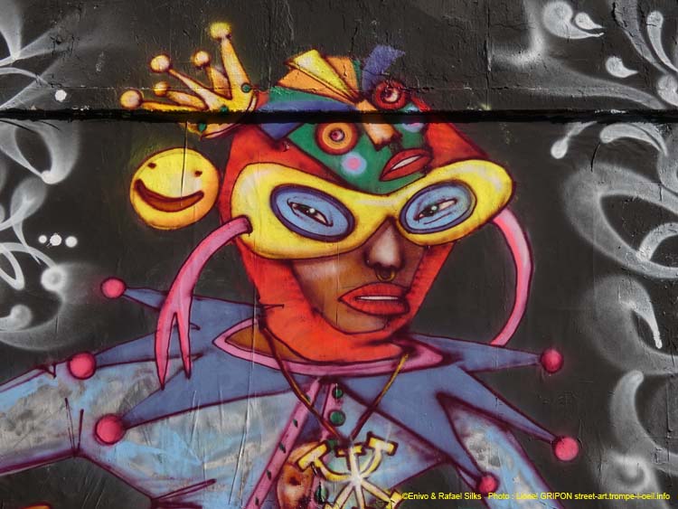 Le mur-180 Enivo et Silks