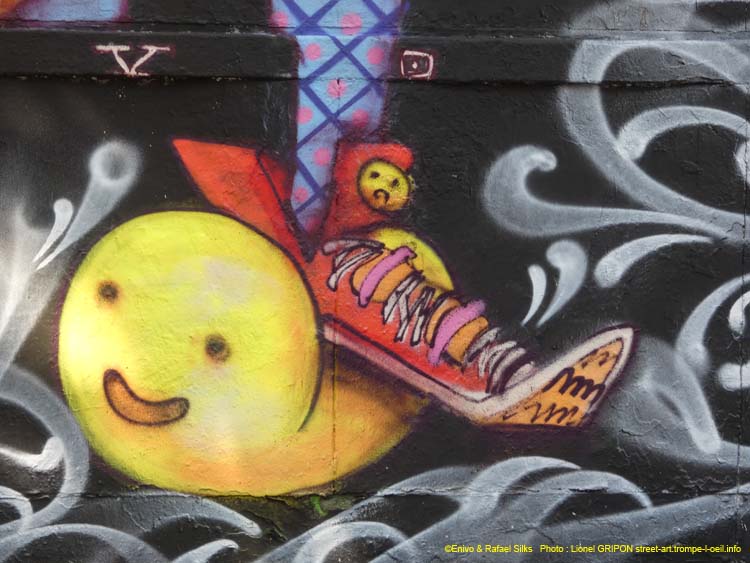 Le mur-180 Enivo et Silks