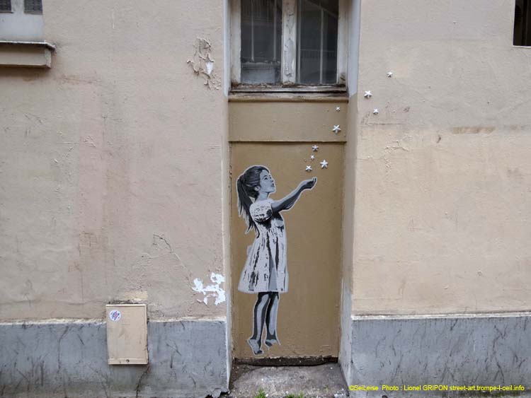 Fillette et étoiles