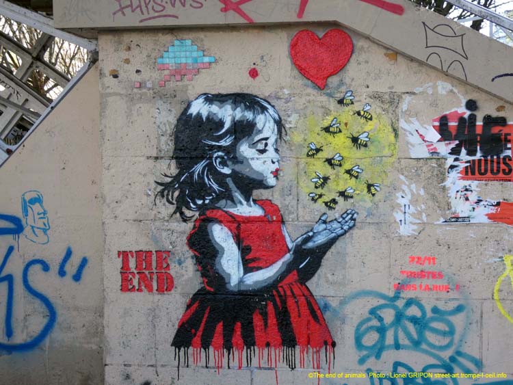 Fillette et abeilles-03