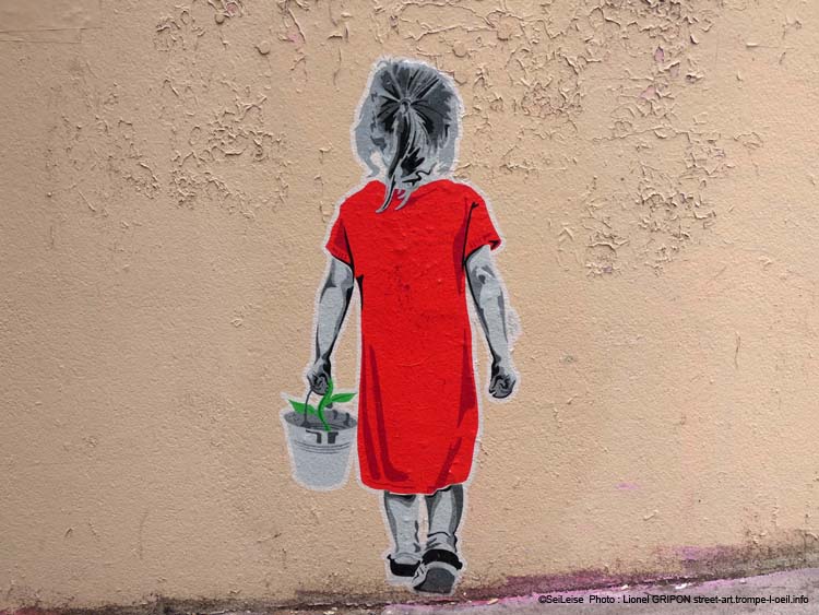 Fillette à la plantule-02