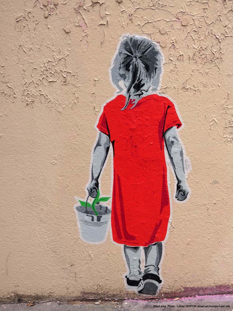 Fillette à la plantule-02