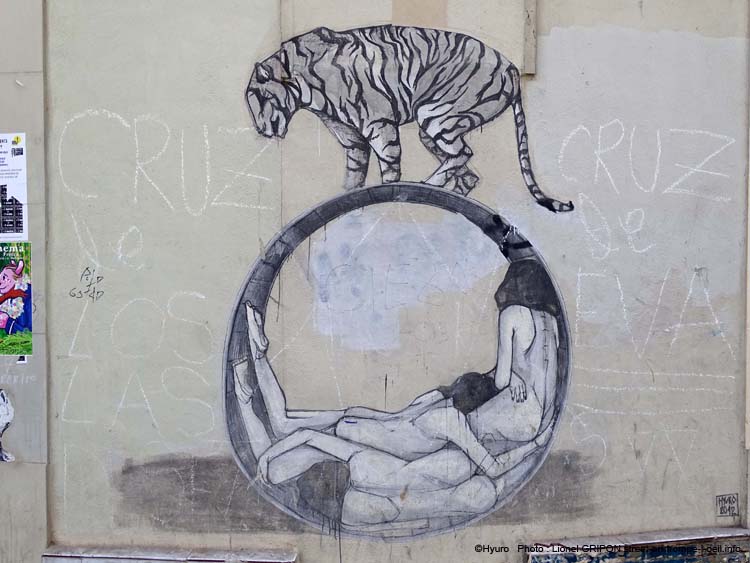 Tigre et femmes nues