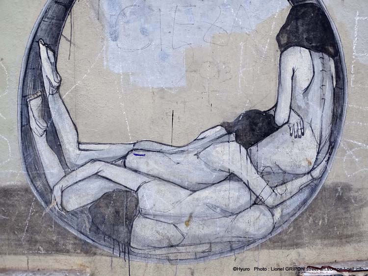 Tigre et femmes nues