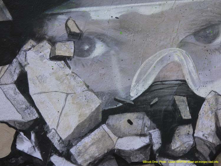 Graffeur dans le mur