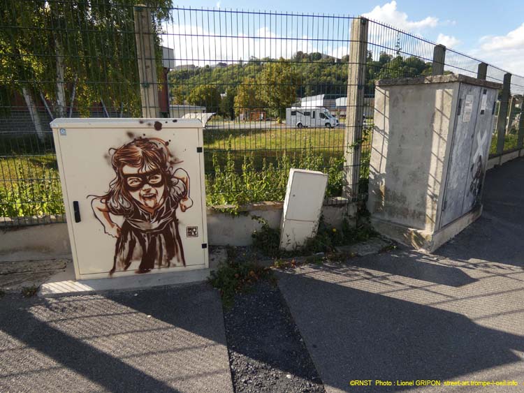 Fillette masquée-17