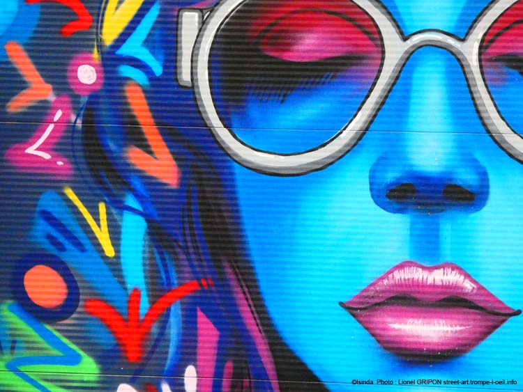 Femme à lunettes-3