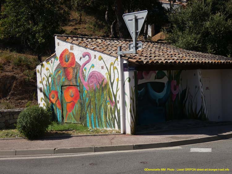 Baleines et flamant rose