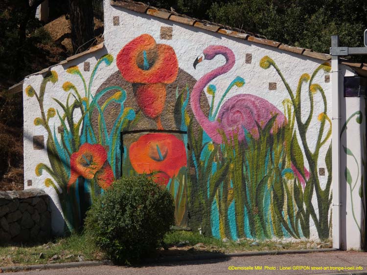 Baleines et flamant rose
