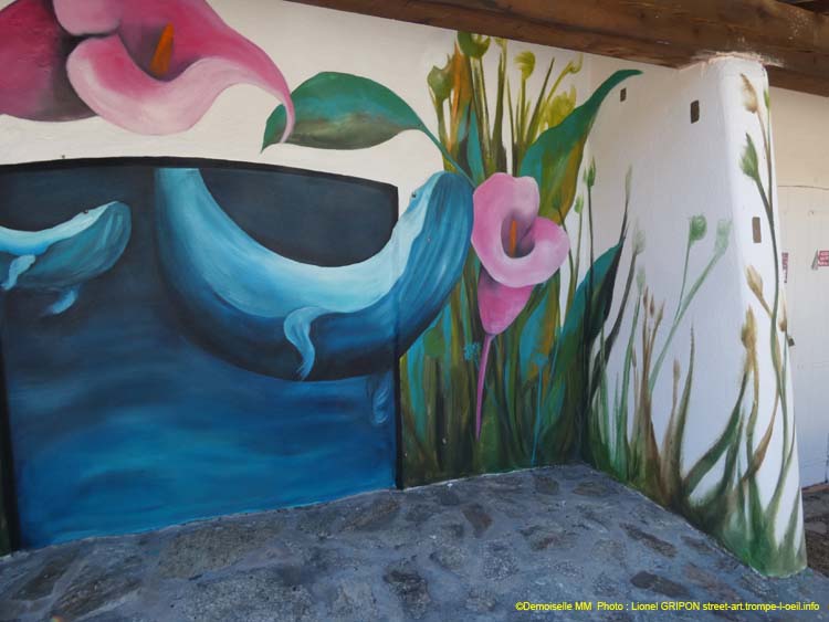 Baleines et flamant rose