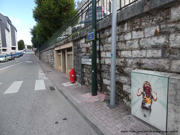 Fillette masquée-15
