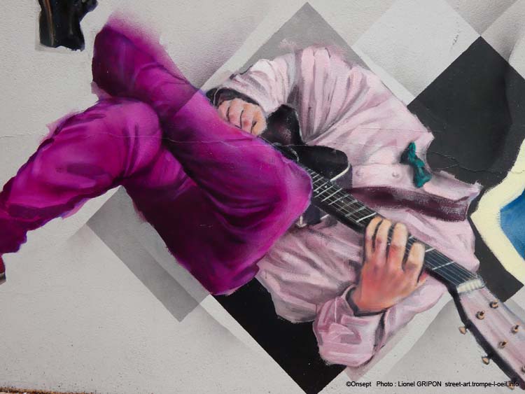 Guitariste allongé