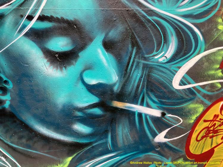 Fumeuse de blonde
