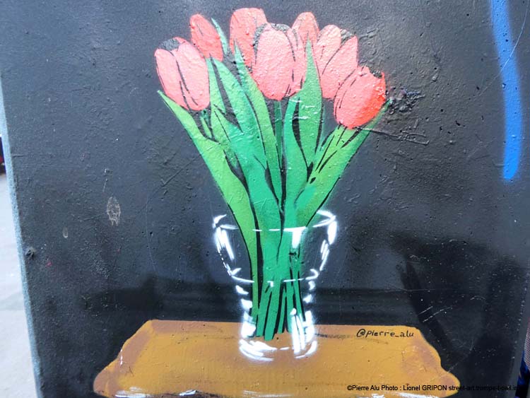 Tulipes sur commode