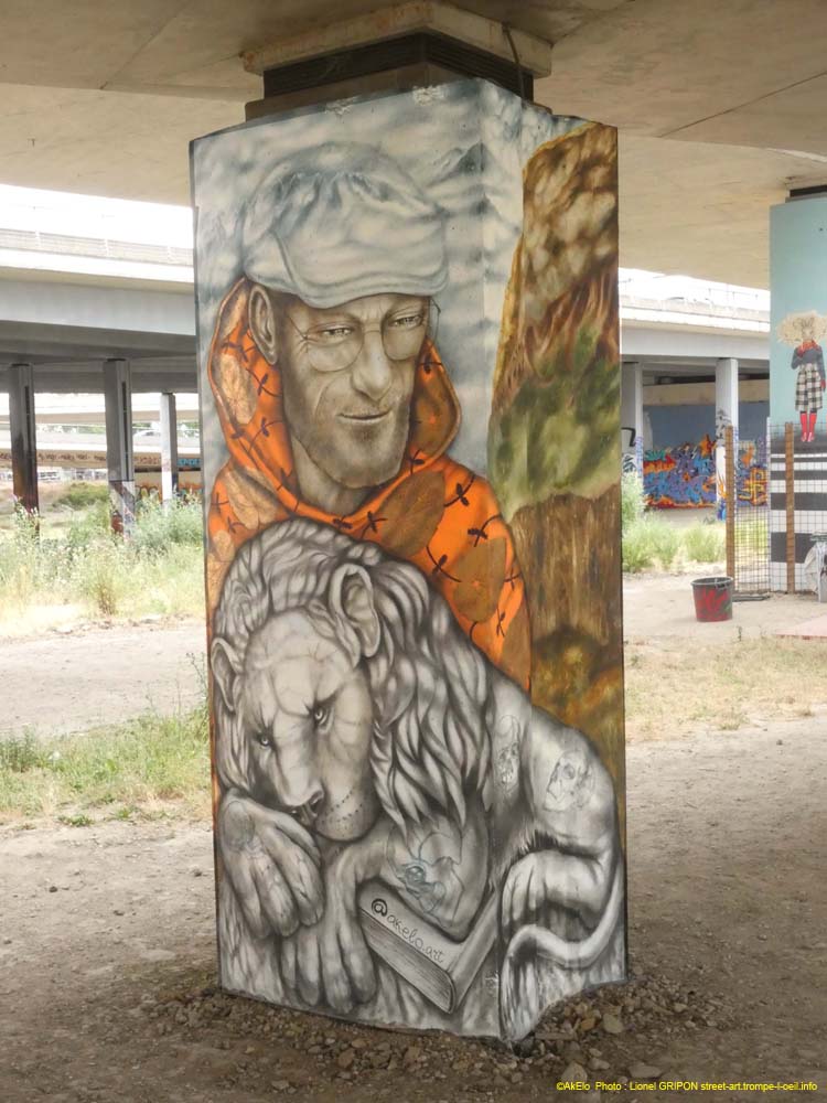 Lion tatoué