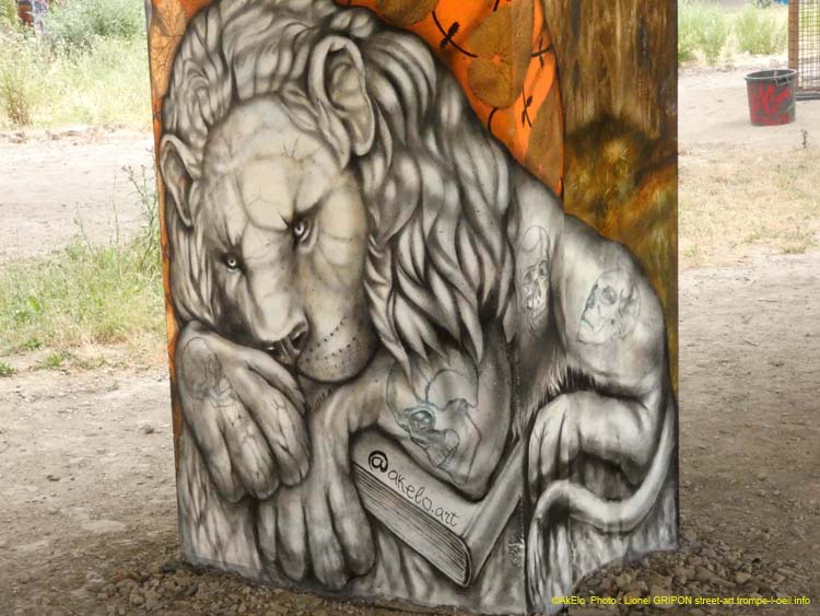Lion tatoué