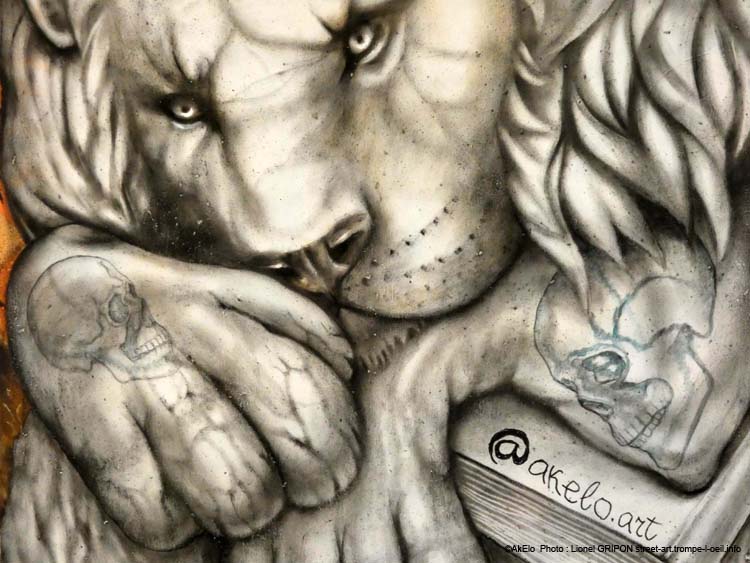 Lion tatoué