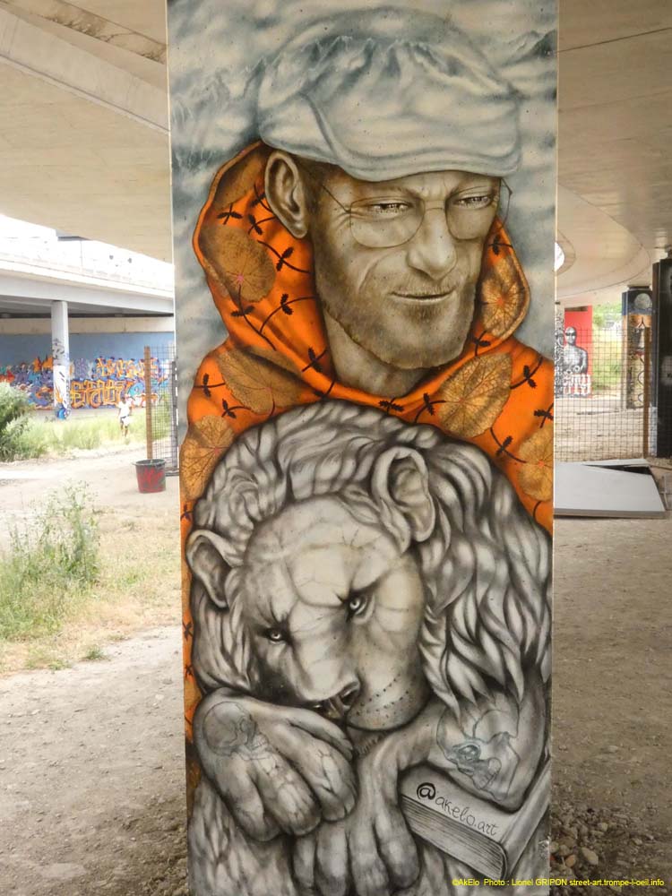 Lion tatoué