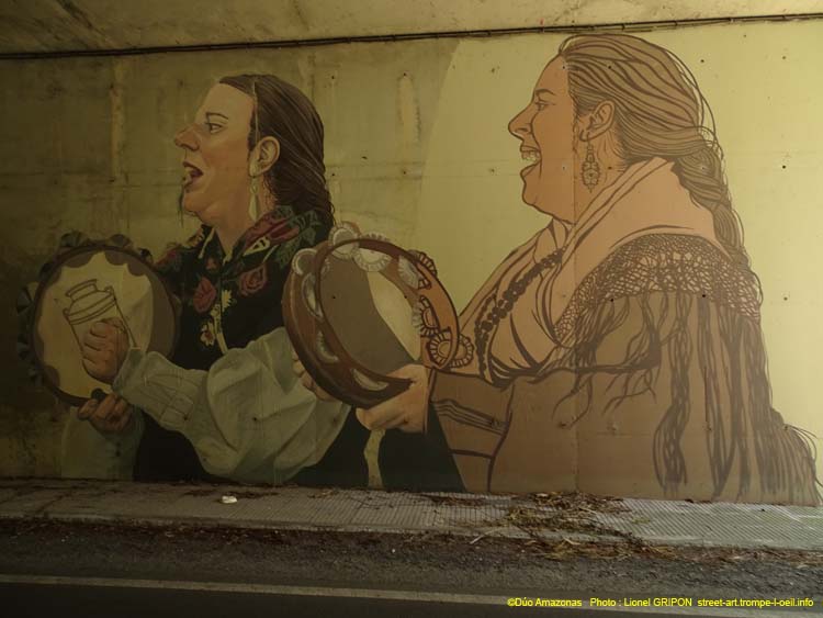 Femmes aux tambourins